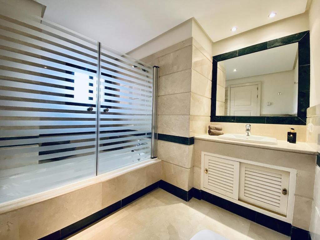 Beautiful 5 * Penthouse Very Near The Lägenhet Marbella